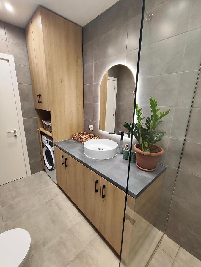 Modern Style 2Br-Apt - 10Min To Skanderbeg Square Apartment ติรานา ภายนอก รูปภาพ